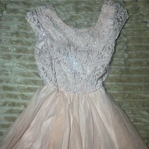 Elegant Lace and Tulle Dress in Light Pink